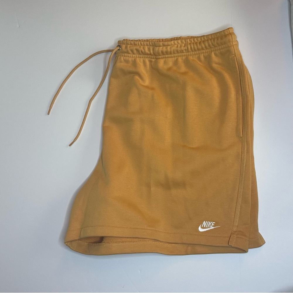 Nike Beige Standard Fit Shorts